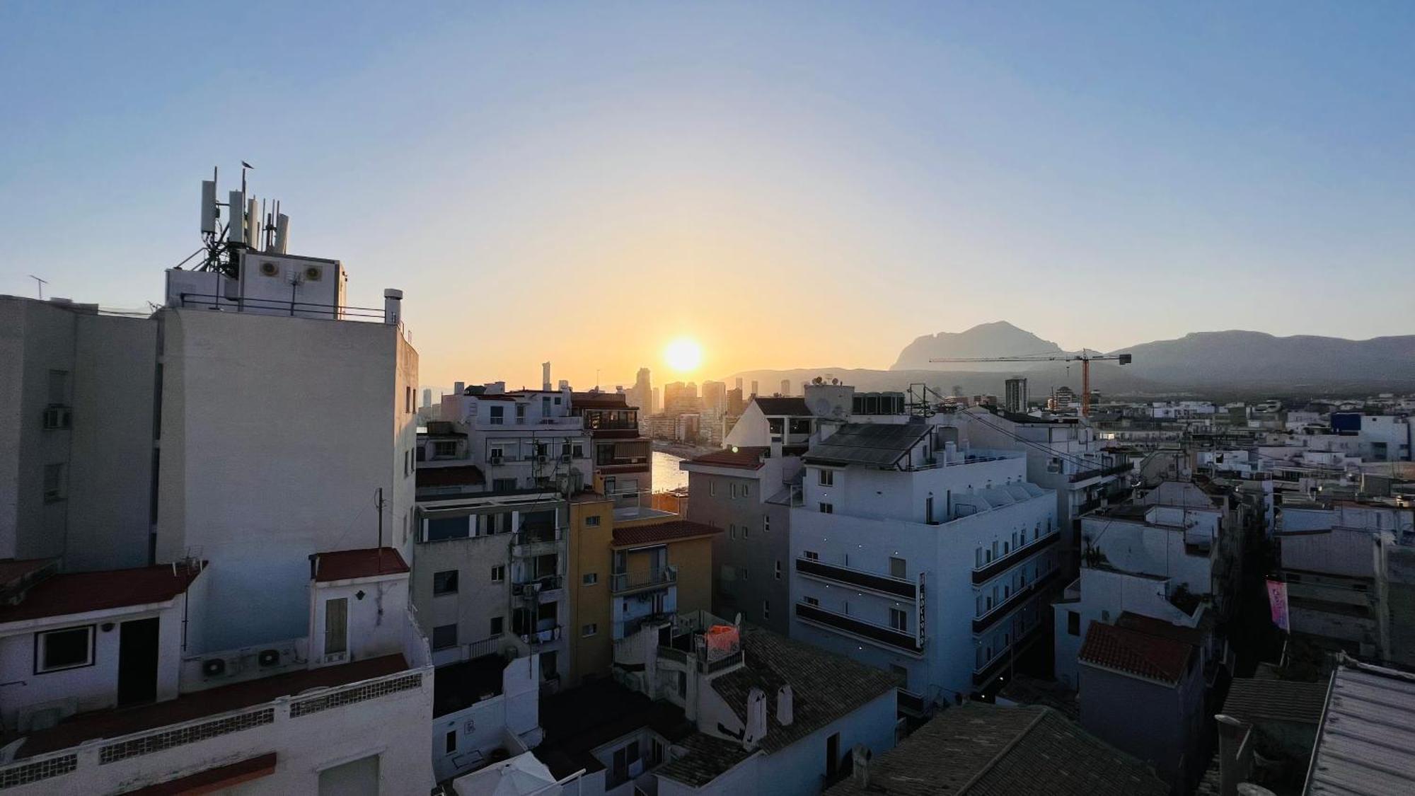Atico Con Vistas En El Casco Antiguo De Benidorm Apartment Exterior photo