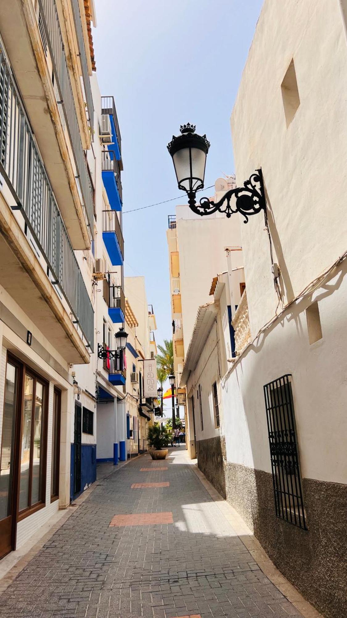 Atico Con Vistas En El Casco Antiguo De Benidorm Apartment Exterior photo