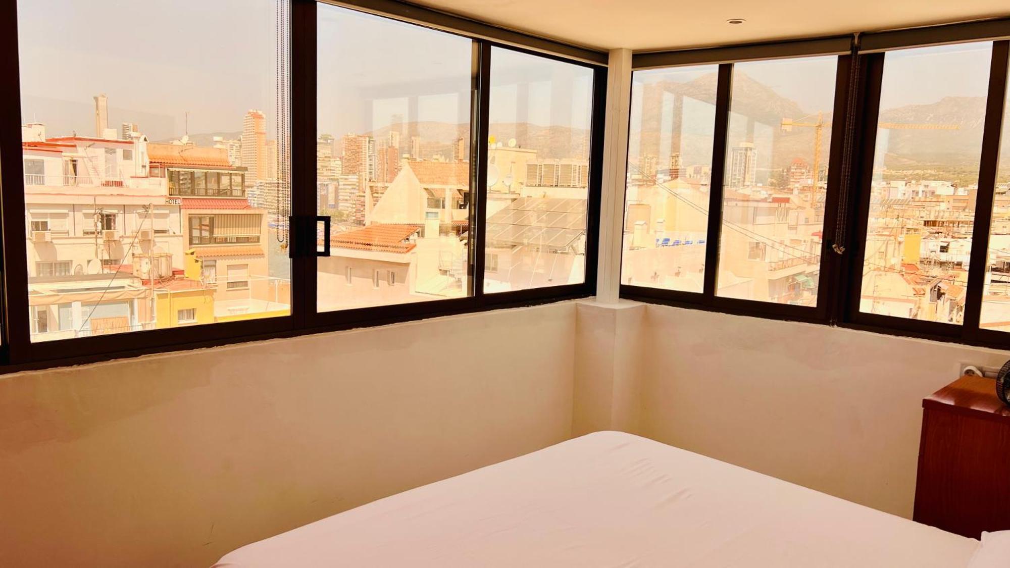 Atico Con Vistas En El Casco Antiguo De Benidorm Apartment Exterior photo
